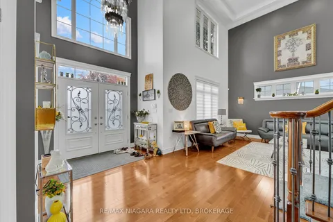 8018 CATHEDRAL Drive, Niagara Falls, ON L2H 2Z2