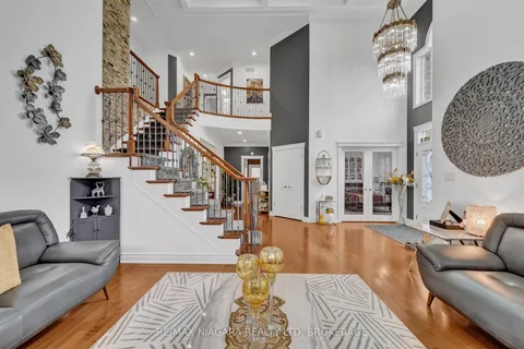 8018 CATHEDRAL Drive, Niagara Falls, ON L2H 2Z2