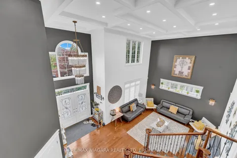 8018 CATHEDRAL Drive, Niagara Falls, ON L2H 2Z2