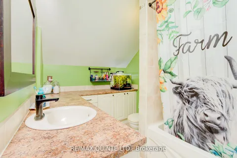 7 Bayview Drive, Quinte West, ON K8V 5P5