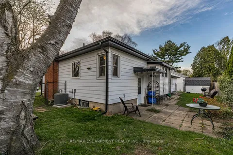 14 Danbury Street, Hamilton, ON L9H 4P5