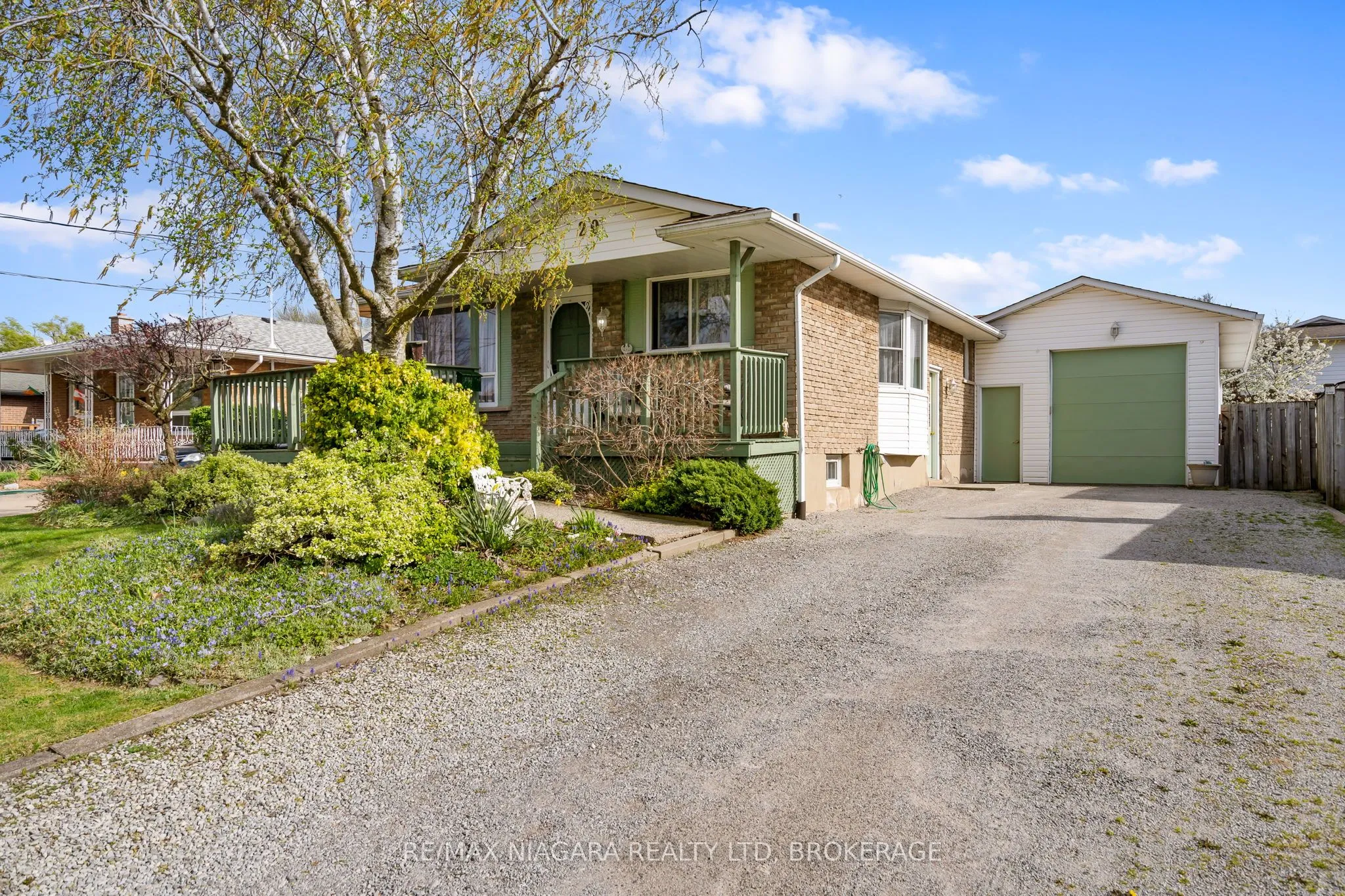 20 Brackencrest Road, St. Catharines, ON L2P 3K8