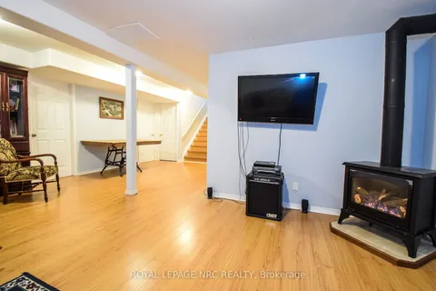 330 Autumn Crescent, Welland, ON L3C 7K1