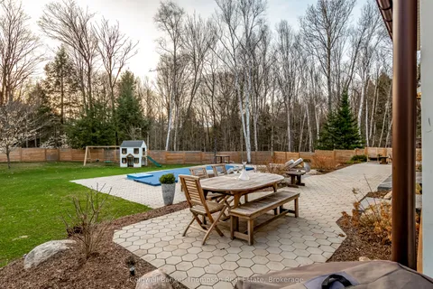 350 Skyhills Road, Huntsville, ON P1H 2N5