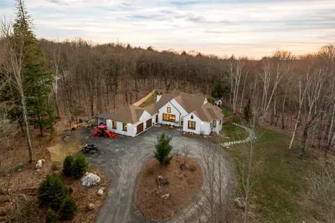 350 Skyhills Road, Huntsville, ON P1H 2N5