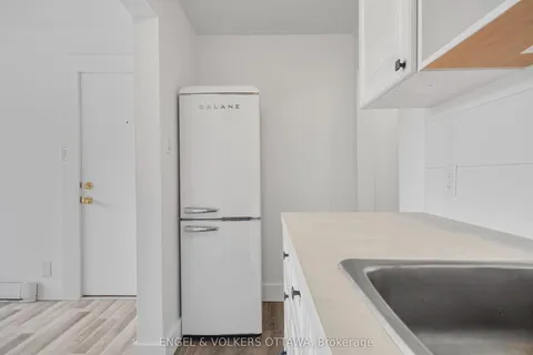 267 MICHEL Circle, Vanier and Kingsview Park, ON K1L 7P4