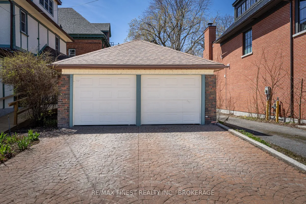 180 King Street, ON K7L 3A2