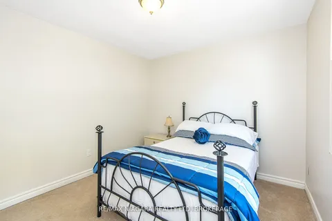 38 Banburry Crescent, Grimsby, ON L3M 4N8