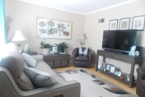 70 Donald Street, Belleville, ON K8P 2J3