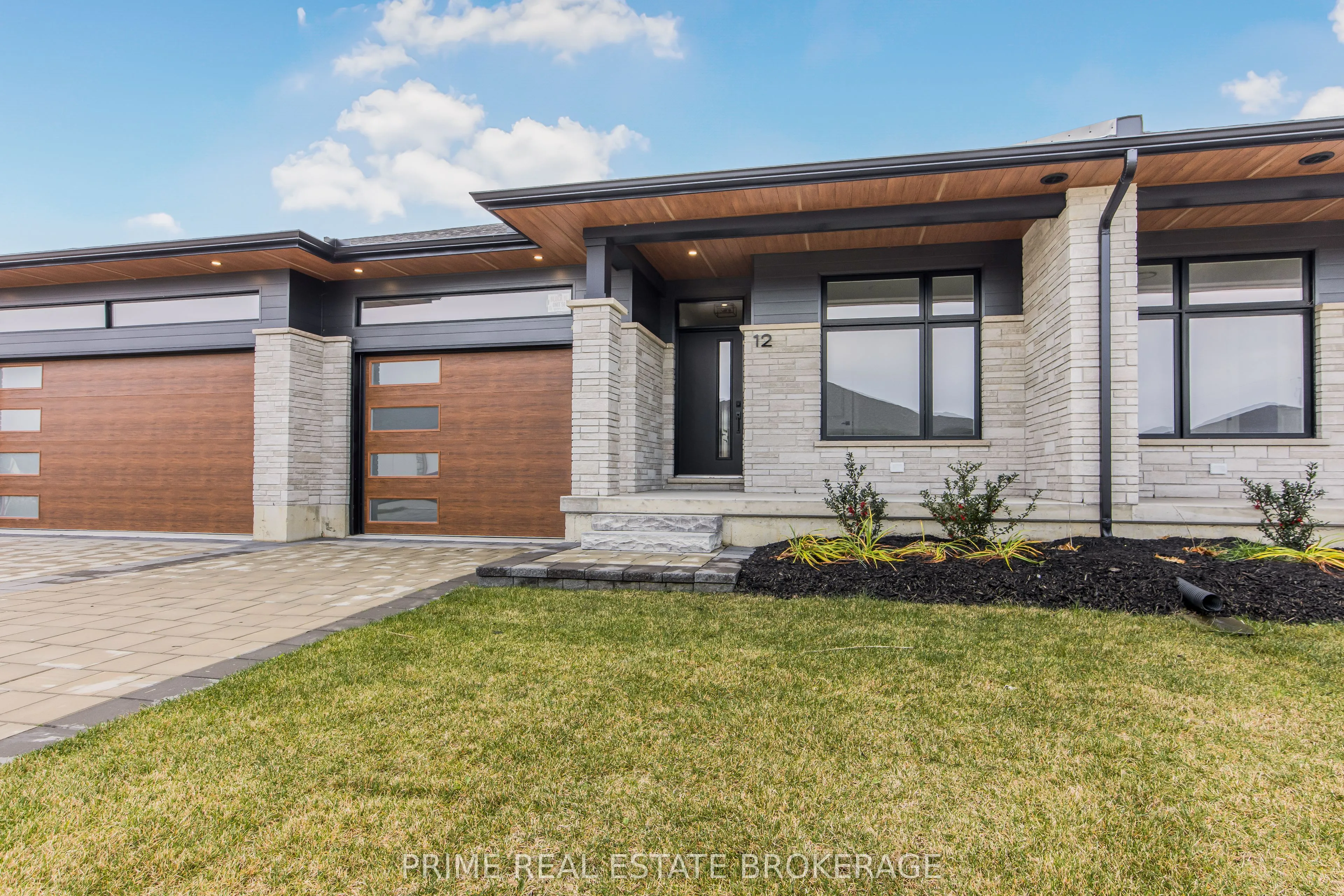 12 Coastal Crescent, Lambton Shores, ON N0M 1T0