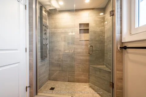144 Lakeside Drive, Grimsby, ON L3M 2L5