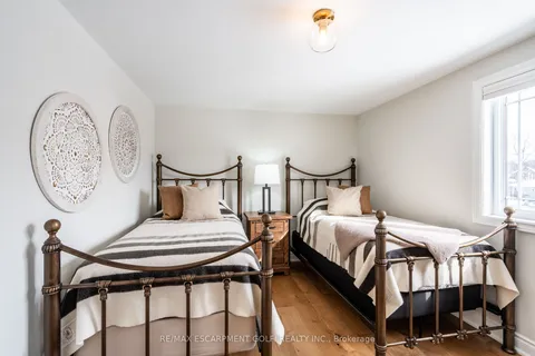 144 Lakeside Drive, Grimsby, ON L3M 2L5