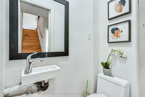 15 PICTON Street, Hamilton, ON L8L 1E1