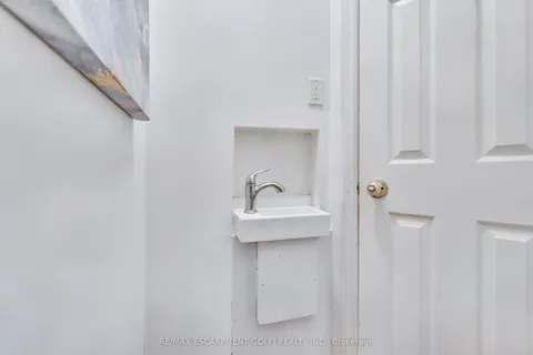 15 PICTON Street, Hamilton, ON L8L 1E1