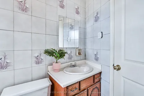 15 PICTON Street, Hamilton, ON L8L 1E1
