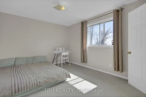33 Highmont Court, Kanata, ON K2T 1B3