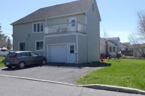 141 Cornwallis Avenue, Cornwall, ON K6H 2S3