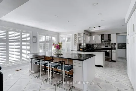 35 Lido Drive, Hamilton, ON L8E 5E8