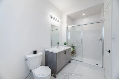 284 Great Falls Boulevard, Hamilton, ON L8B 1Z5