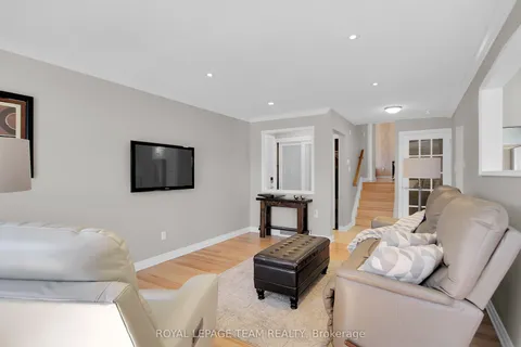 167 Abbeyhill Drive, Kanata, ON K2L 2E9