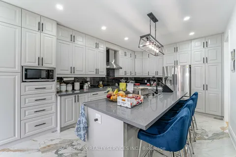 284 Johnson Drive, Shelburne, ON L9V 3V4
