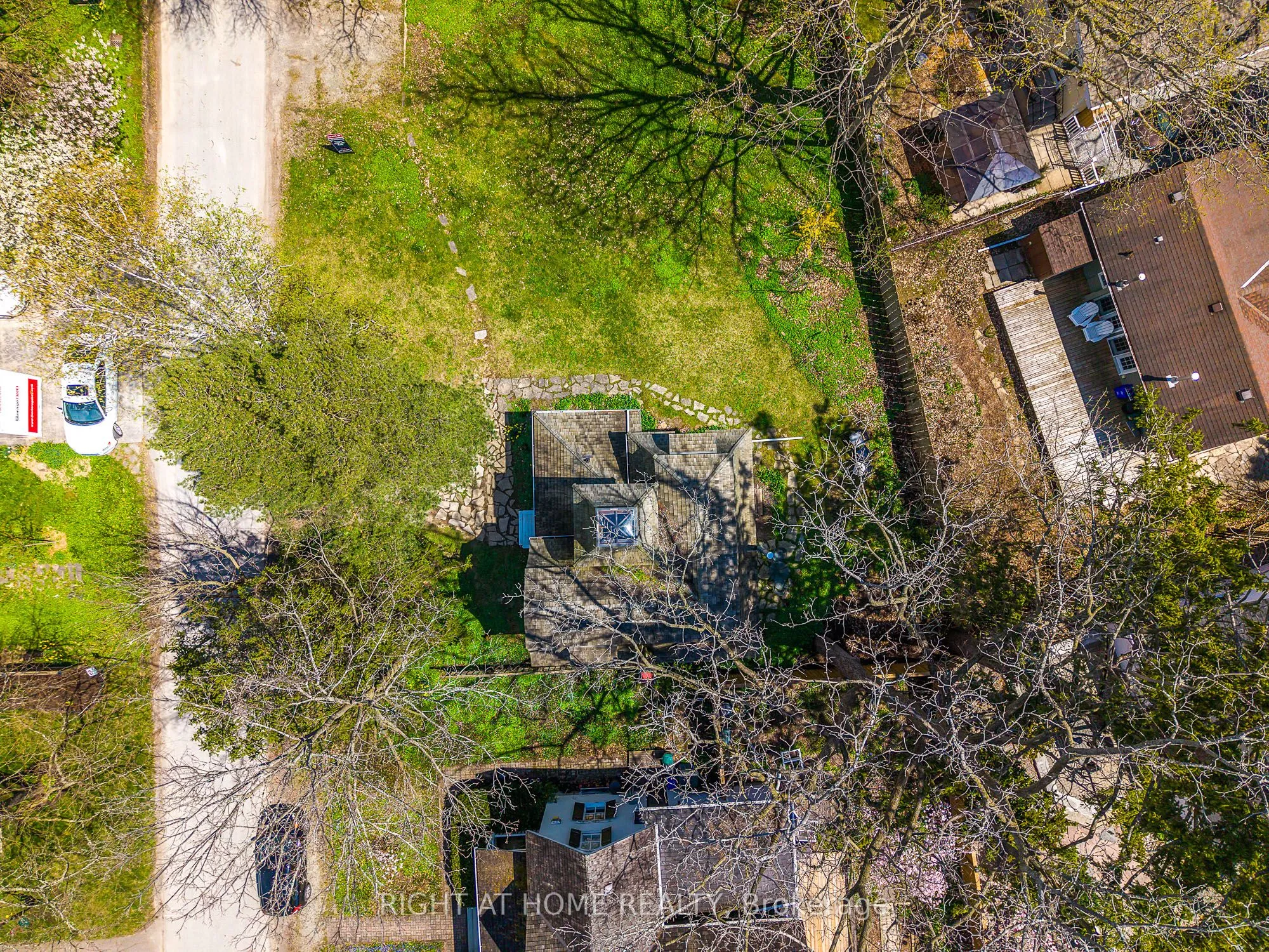 8 Luther Avenue, Niagara-on-the-Lake, ON L0S 1J0