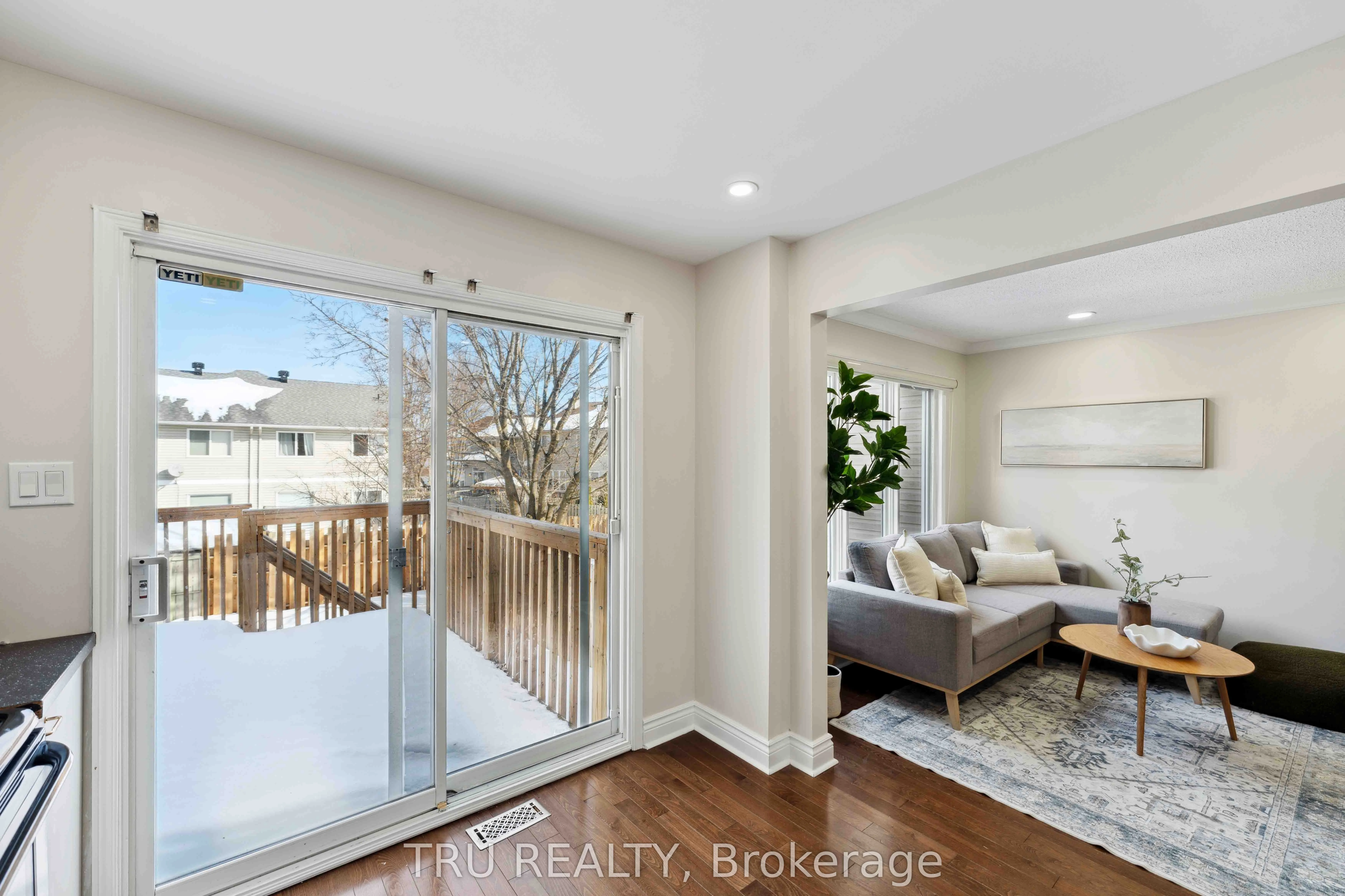 35 Helmsdale Drive, Kanata, ON K2K 2S2