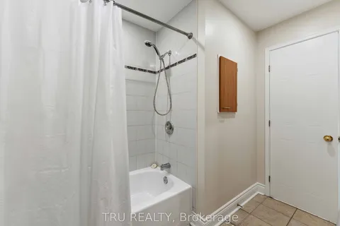 35 Helmsdale Drive, Kanata, ON K2K 2S2