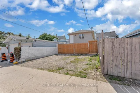 658 Caron Avenue, Windsor, ON N9A 5B6