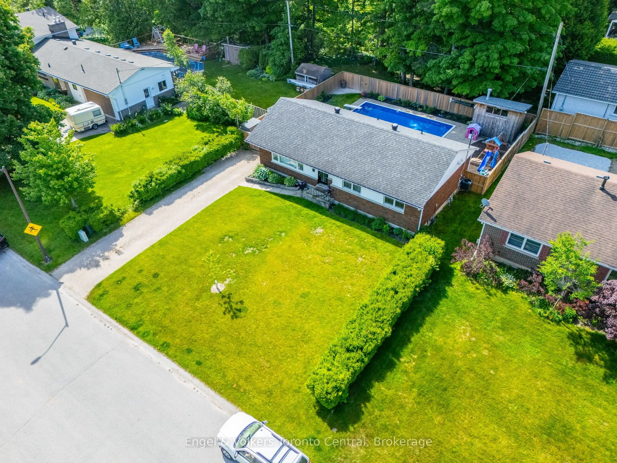 583 6th Street, ON N4K 3L2