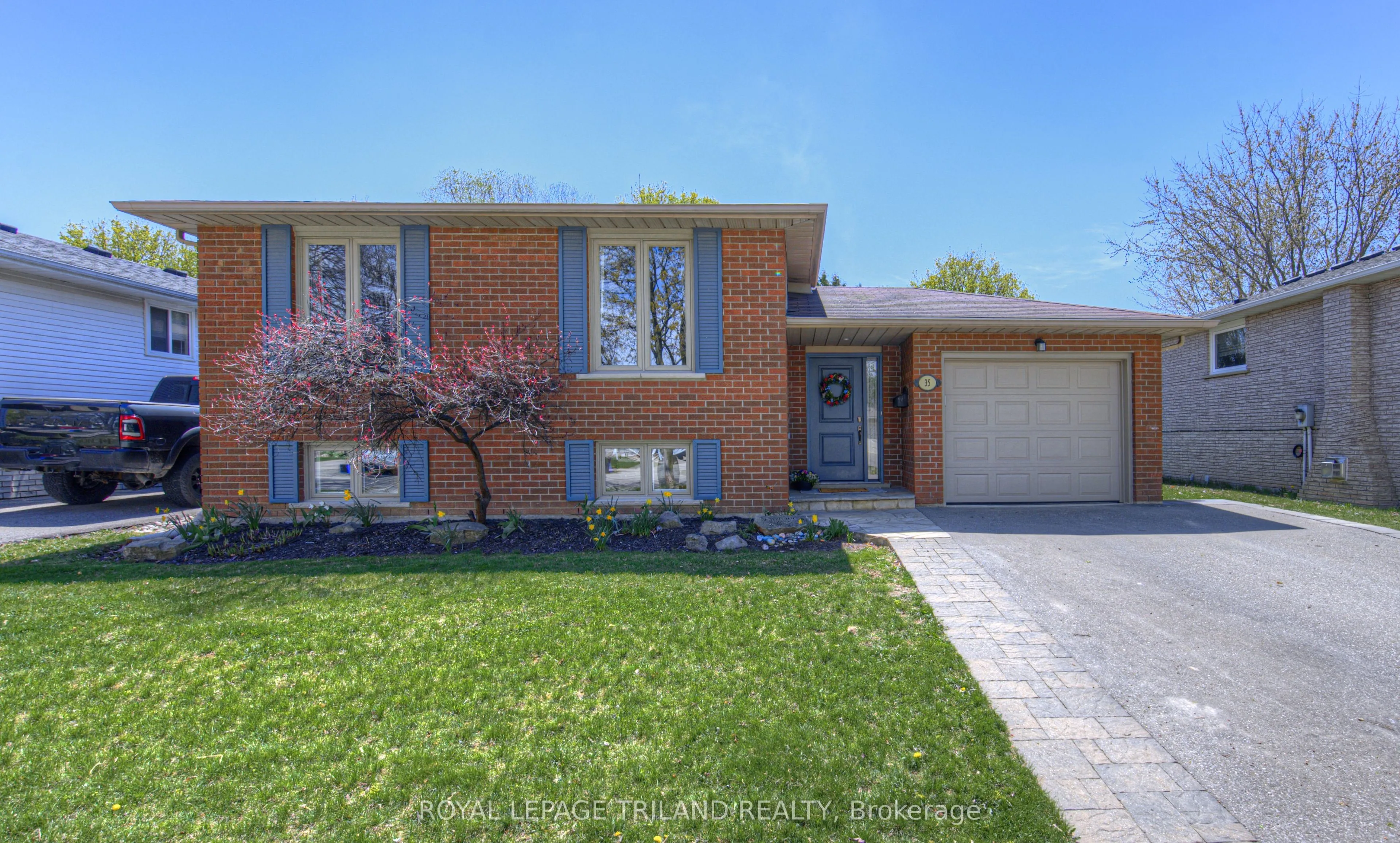 35 Sympatica Crescent, Brantford, ON N3P 1P6