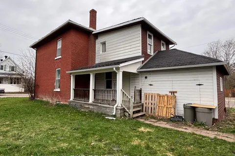 83 Queen Street, Renfrew, ON K7V 2A8