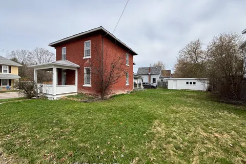 83 Queen Street, Renfrew, ON K7V 2A8
