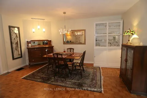 16 Gwynne Avenue, Dows Lake - Civic Hospital and Area, ON K1Y 1W9