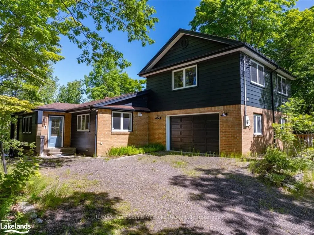 68 Pinewood Road, McDougall, ON P2A 2W7