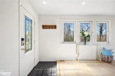 68 Pinewood Road, McDougall, ON P2A 2W7