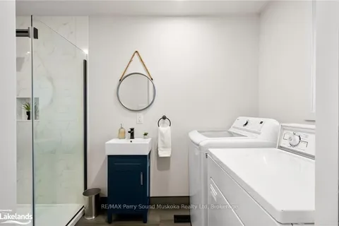 68 Pinewood Road, McDougall, ON P2A 2W7