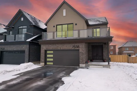 7538 Splendour Drive, Niagara Falls, ON L2H 3V9
