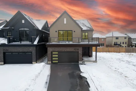 7538 Splendour Drive, Niagara Falls, ON L2H 3V9