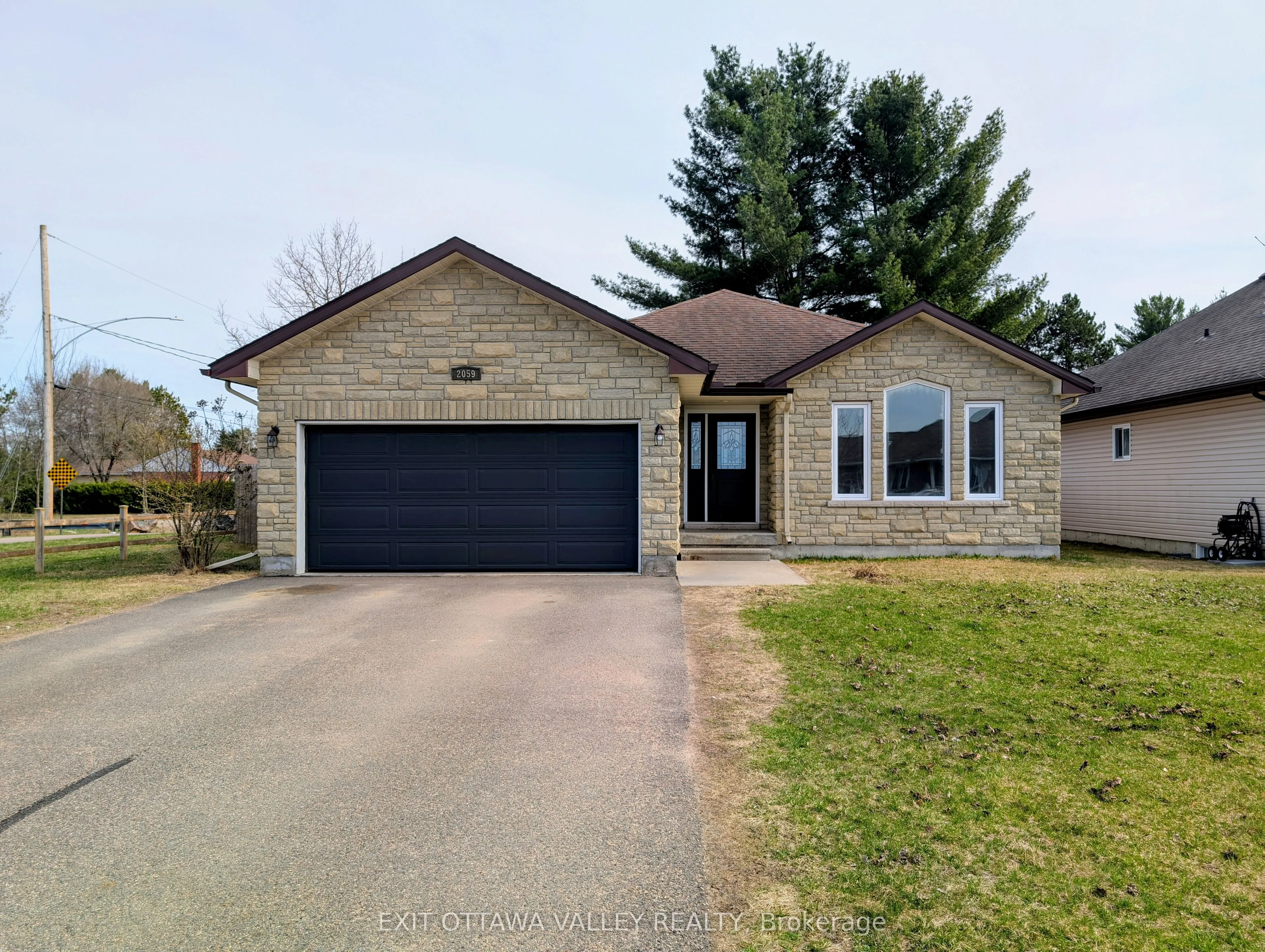 2059 Sandstone Crescent, Petawawa, ON K8H 0B2