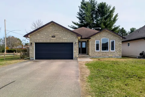 2059 Sandstone Crescent, Petawawa, ON K8H 0B2