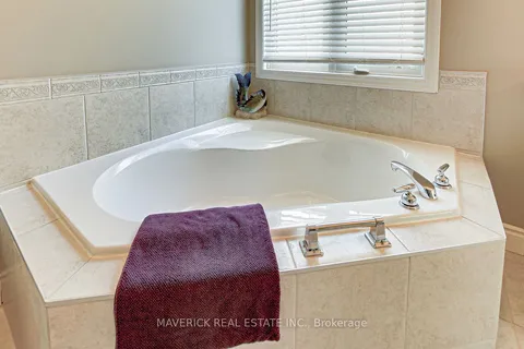 35 Greyrock Crescent, London East, ON N5Y 6L4