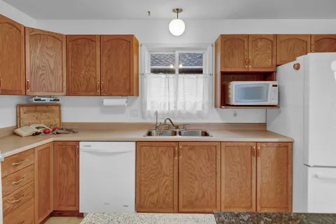 4 Heritage Drive, Prince Edward County, ON K0K 3L0