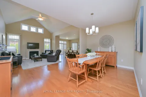 200 Kingfisher Drive, Mono, ON L9W 0B3