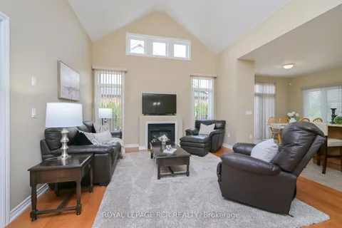 200 Kingfisher Drive, Mono, ON L9W 0B3
