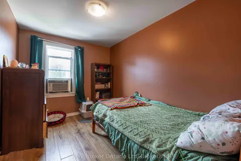 293 11th Street, Owen Sound, ON N4K 1T8