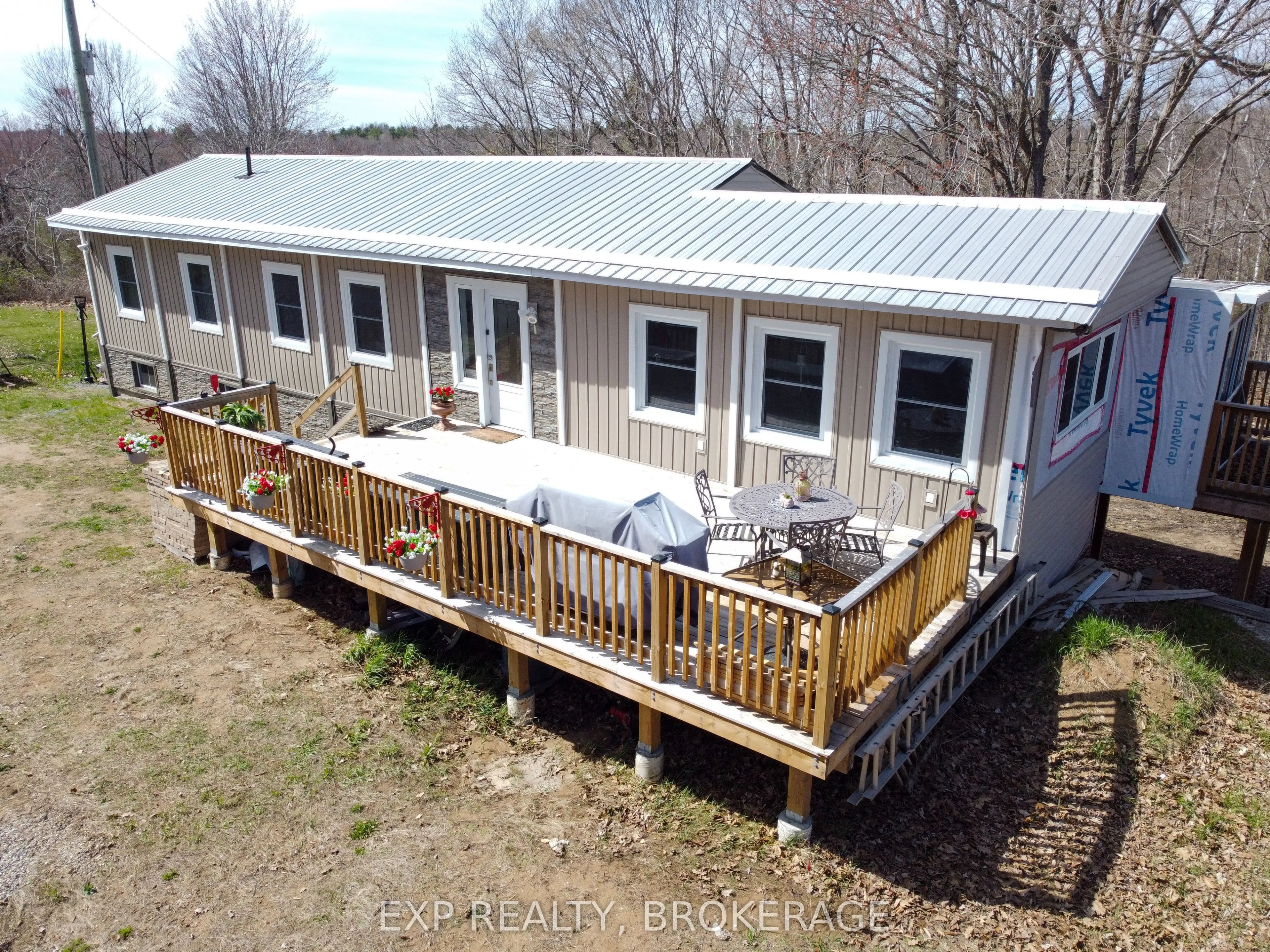 2624 Green Bay Road, South Frontenac, ON K0H 2V0