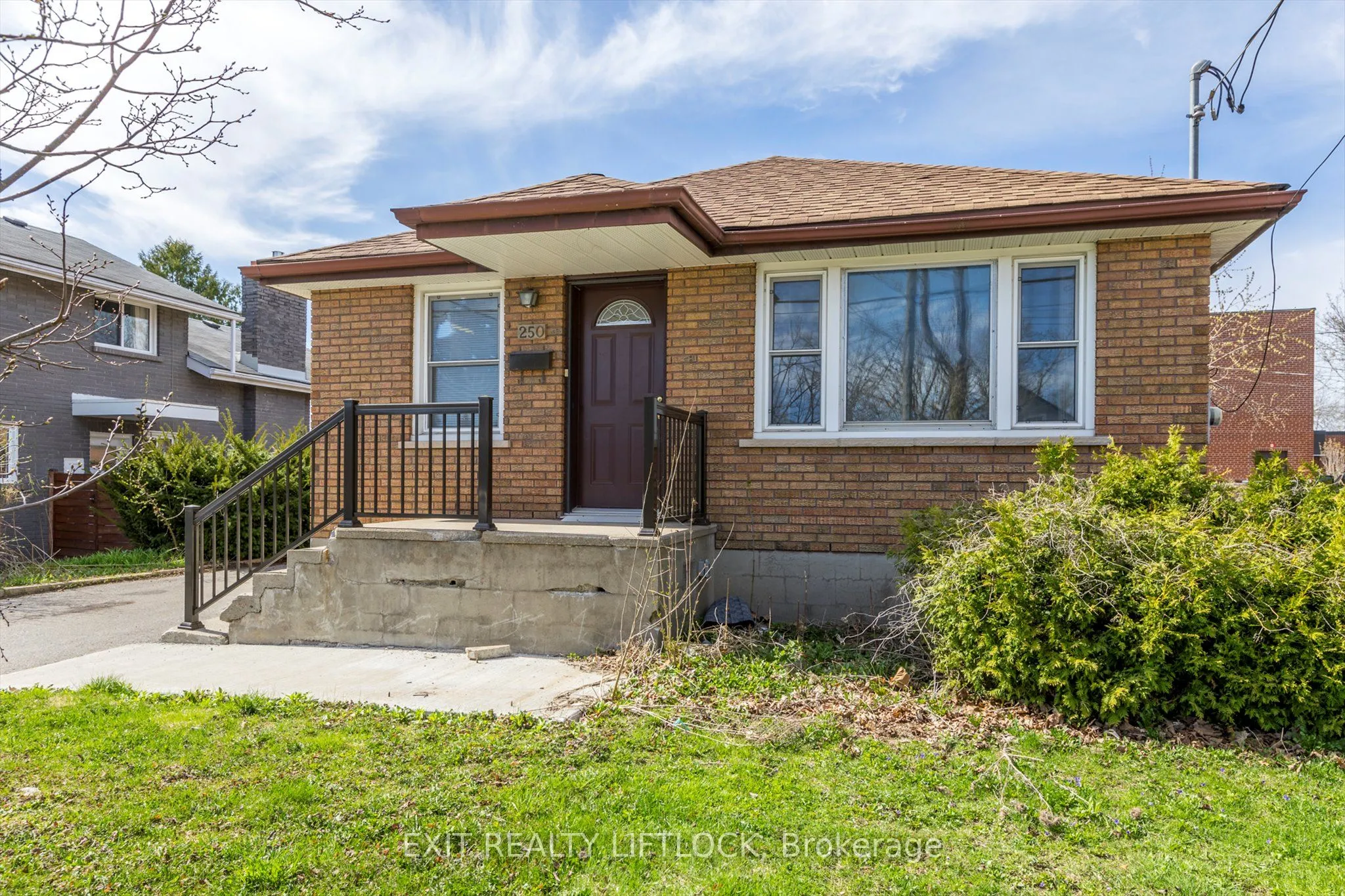 250 Bellevue Street, Peterborough North, ON K9H 5E5