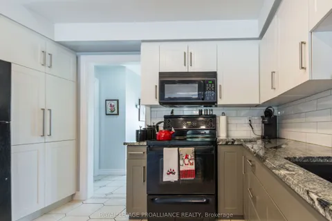 4 Queensboro Court, Belleville, ON K8P 5E5