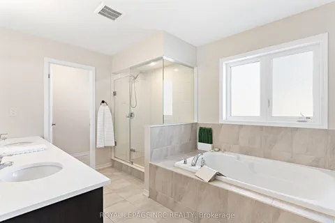 16 Doreen Drive, Thorold, ON L3B 0G7